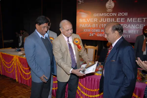 Dr Rajeev Agarwal receiving recognition at GSVM Medical College Kanpur